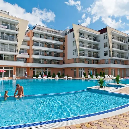 Ξενοδοχείο με διαμερίσματα Grand Kamelia - Official 2*
