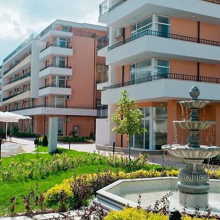 Ξενοδοχείο με διαμερίσματα Grand Kamelia - Official 2*